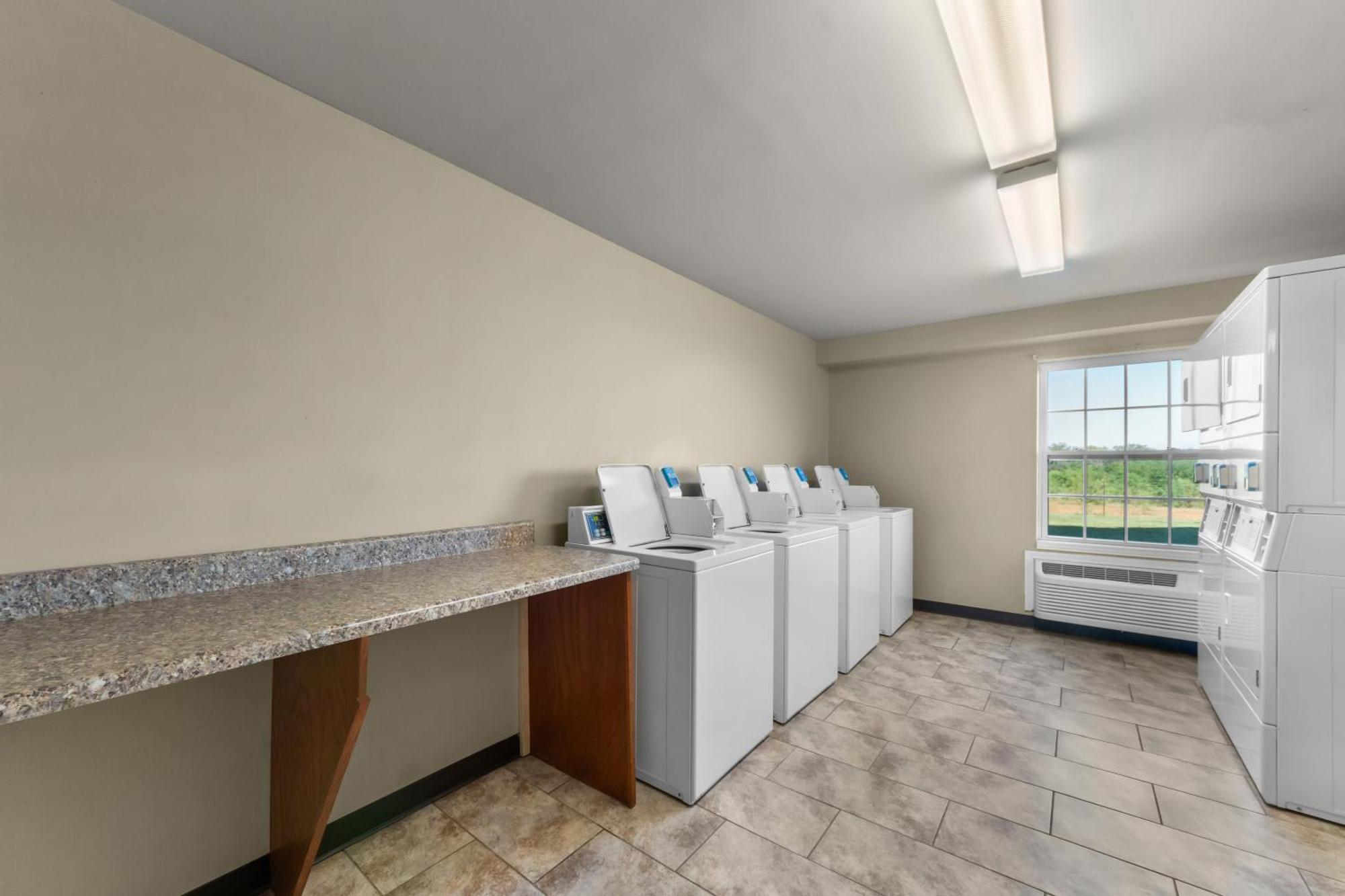 Risewell Kitchen Suites 普莱森顿 外观 照片